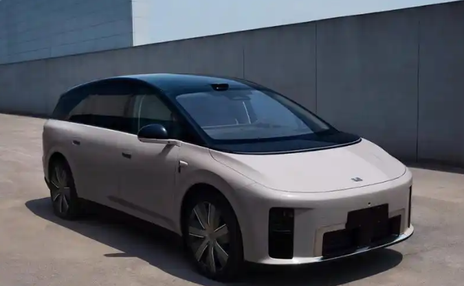 理想汽车 CEO 李想:纯电架构的天生优势,决定了尺寸军备竞赛一定会结束