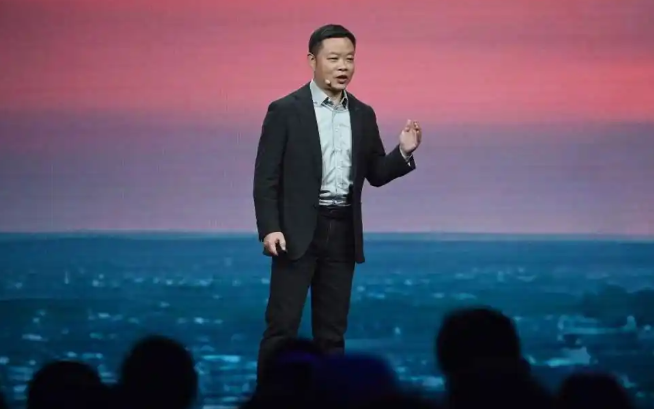 何小鹏：绝大部分机器人公司都严重低估了硬件的复杂度